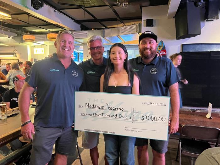 Mackenzie Tiscareno receiving a cheque from Mona Vale Social Golf Club with Jewel Finance